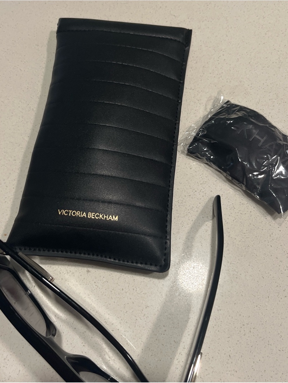 Victoria Beckham Black Sunglasses NEW WITH MAGNET CASE - Picture 8 of 10